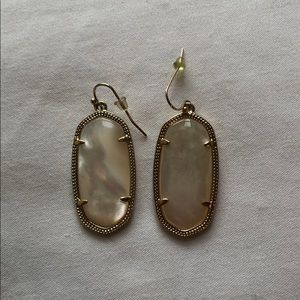 Kendra earrings. White/tan color.